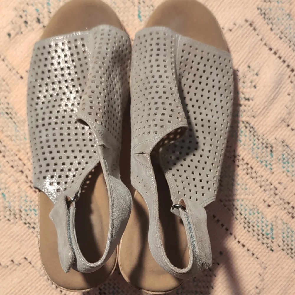 Rockport Briah Perforated Sandals Wedge Slingback Shiny Beige Size 5.5